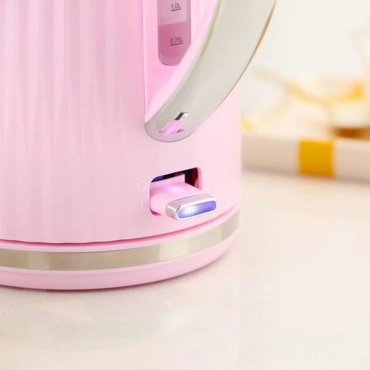 Bouilloire russell hobbs rose s7101497456. Des produits authentiques à prix réduits sur Diaytar Sénégal