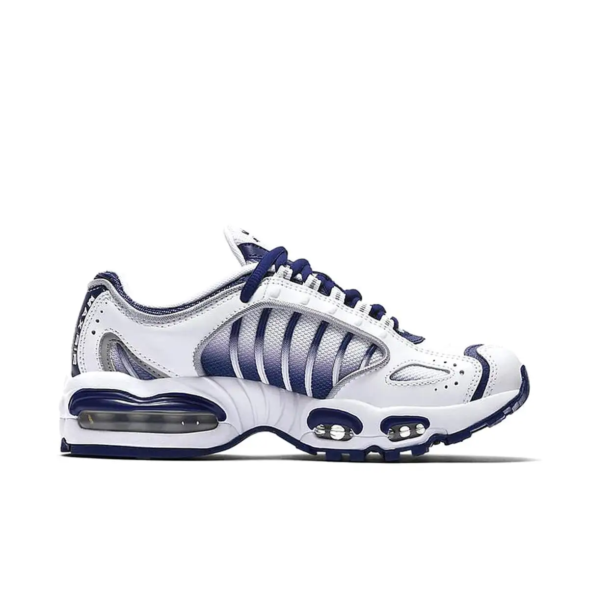 Baskets air max tailwind iv nike bq9810 107 gris_8945. Plongez dans l'Univers de DIAYTAR SENEGAL - Où la Qualité et la Diversité se rencontrent. Parcourez nos rayons virtuels pour trouver des produits répondant à tous les besoins, du confort de votre foyer.