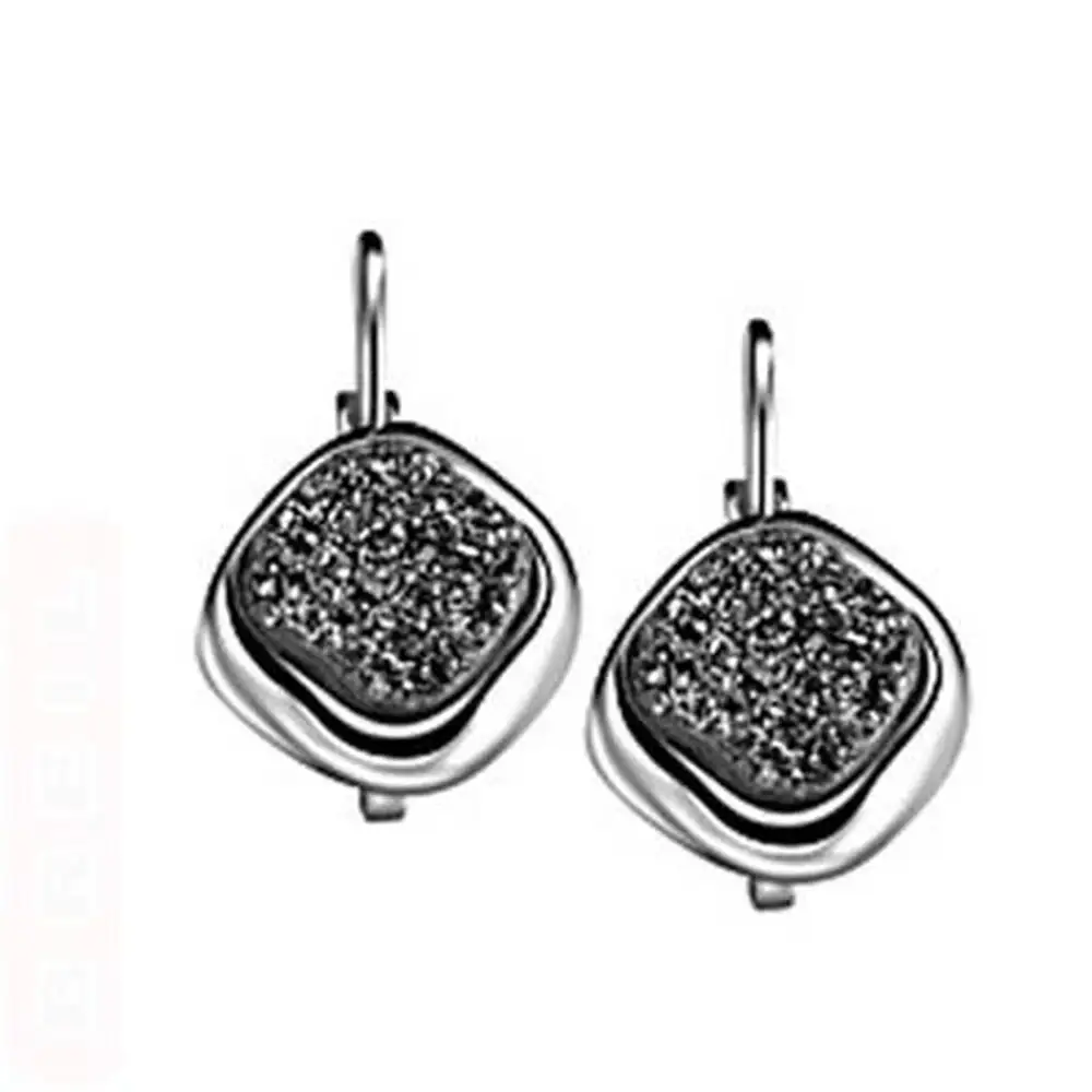 Boucles d oreilles femme breil moonrock_4802. DIAYTAR SENEGAL - L'Art de Choisir, l'Art de S'émerveiller. Explorez notre gamme de produits et laissez-vous émerveiller par des créations authentiques et des designs modernes.