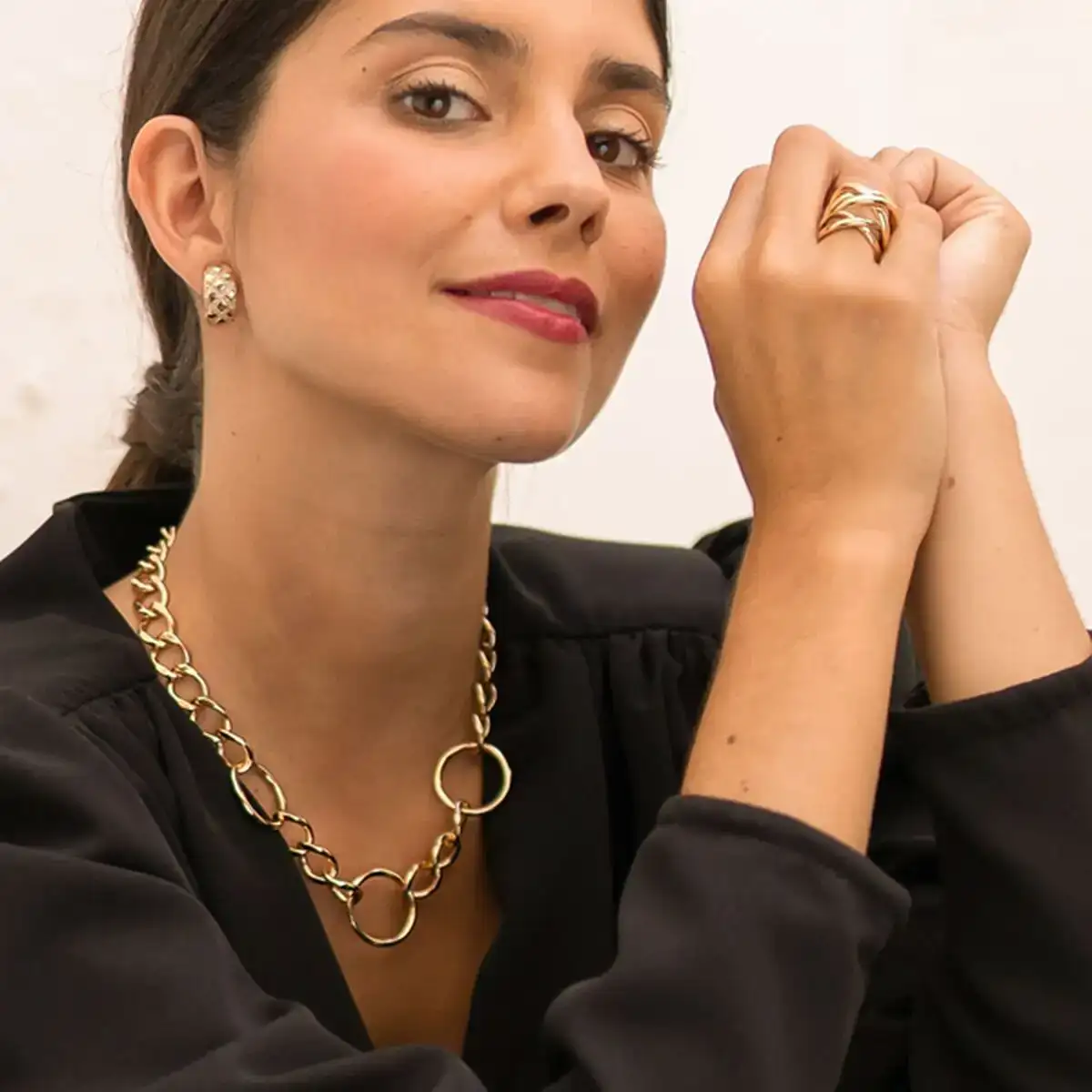 Boucles d oreilles femme vidal vidal g3058_6978. Entrez dans l'Univers de DIAYTAR SENEGAL - Où Chaque Produit a son Histoire. Explorez notre catalogue et découvrez des trésors qui racontent la riche culture du Sénégal.