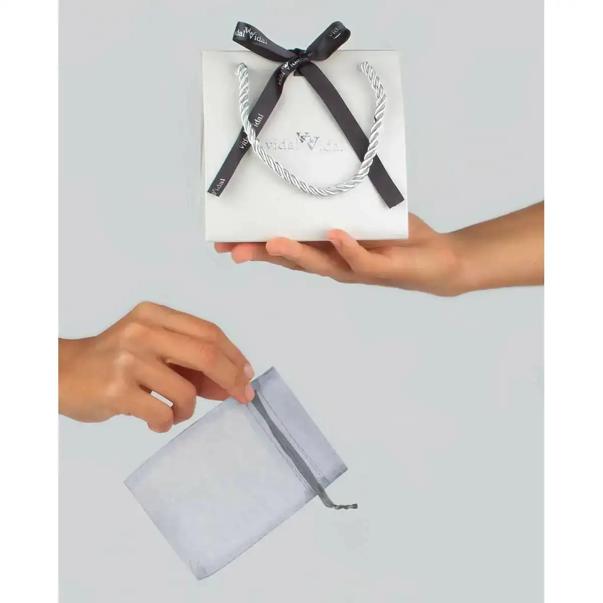 Boucles d oreilles femme vidal vidal p1161a_9810. DIAYTAR SENEGAL - Votre Boutique en Ligne, Votre Histoire. Explorez notre sélection et découvrez des produits qui reflètent votre parcours et vos aspirations, un achat à la fois.