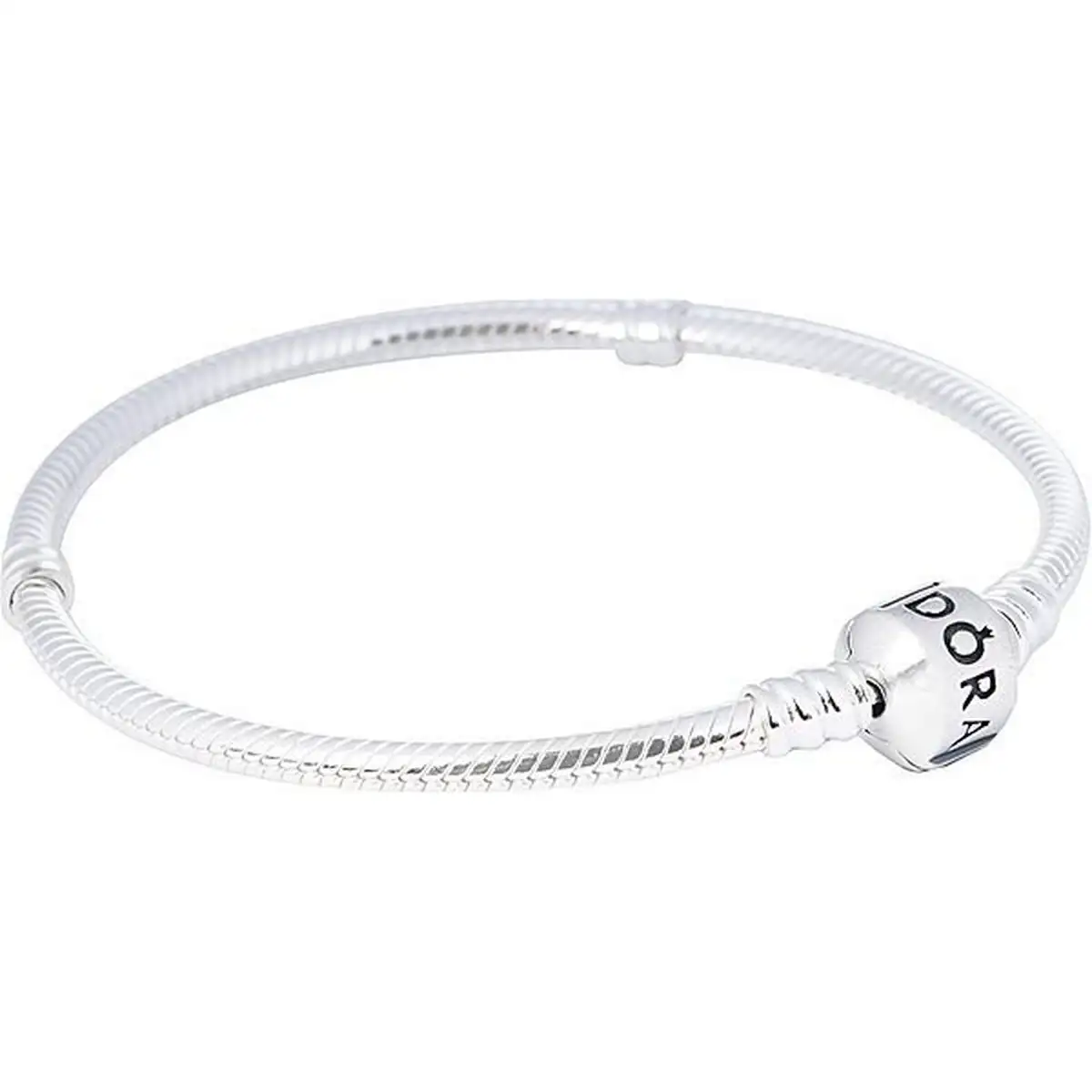 Bracelet femme pandora snake chain bracelet_9983. DIAYTAR SENEGAL - Votre Boutique en Ligne, Votre Choix Illimité. Parcourez nos rayons et découvrez des produits qui vous inspirent, de la mode à la maison et bien plus.