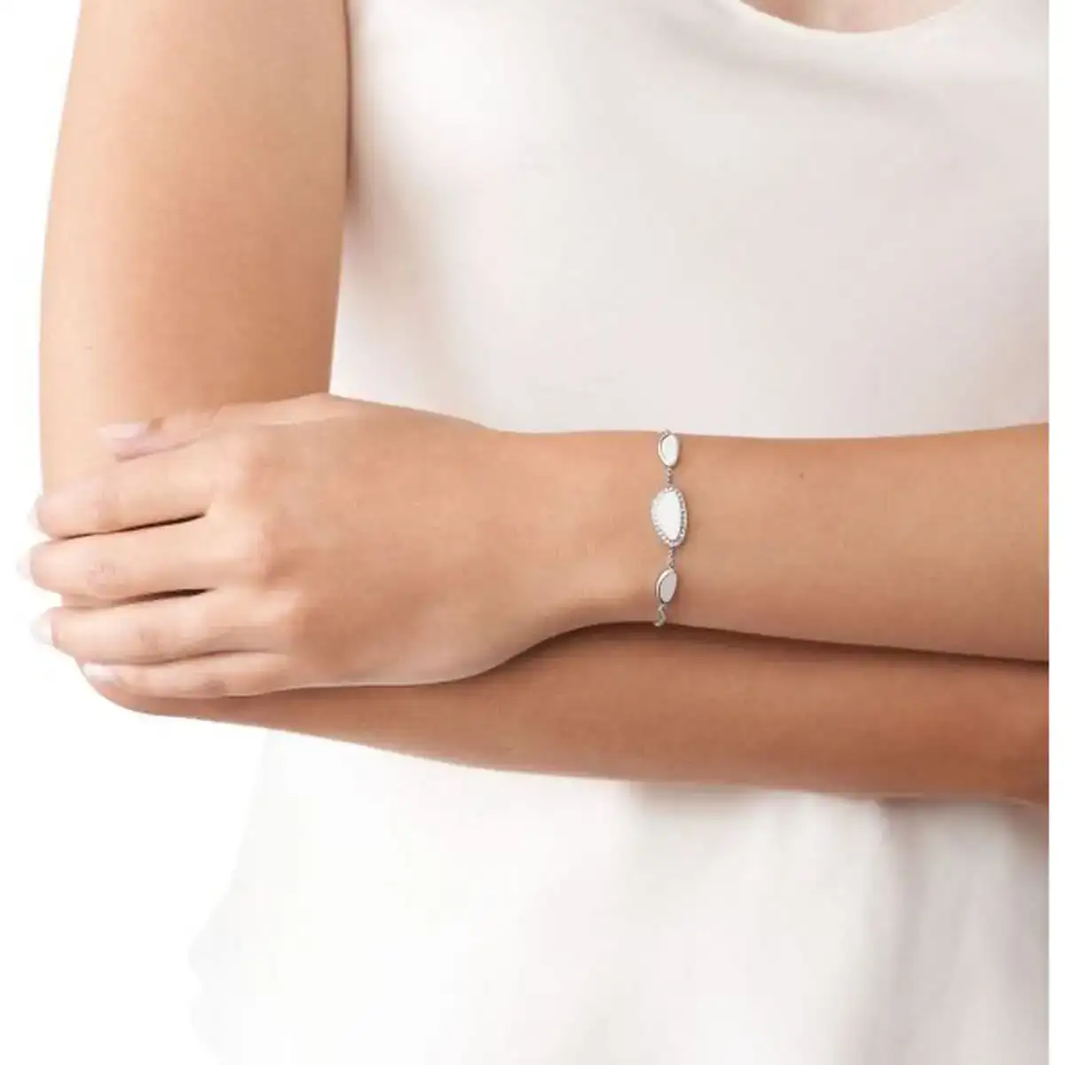 Bracelet femme skagen skj1506040_8633. Entrez dans l'Univers de DIAYTAR SENEGAL - Où Chaque Produit a son Éclat Unique. Explorez notre gamme variée et choisissez des articles qui illuminent votre quotidien.