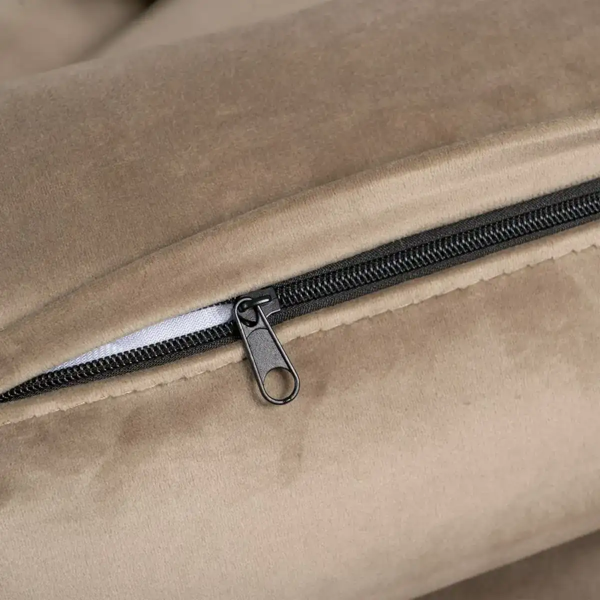 Canape 172 x 89 x 91 cm champagne tissu synthetique bois velours_5763. Bienvenue chez DIAYTAR SENEGAL - Où Chaque Article Est une Découverte. Naviguez à travers nos offres et laissez-vous surprendre par des trésors cachés qui enrichiront votre vie.