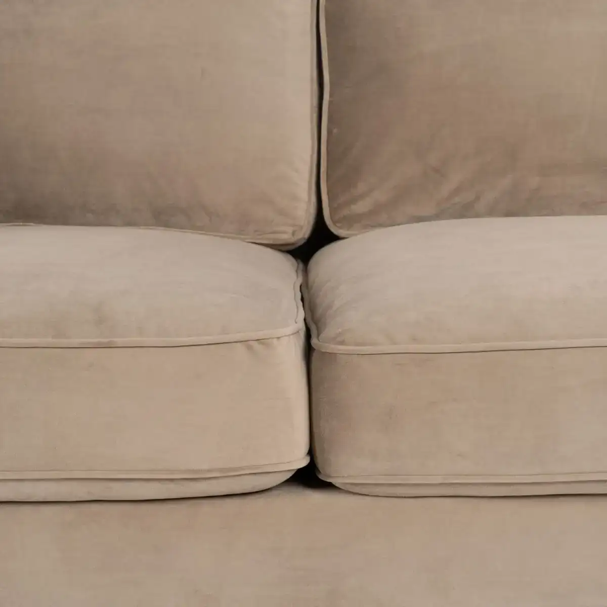 Canape 172 x 89 x 91 cm champagne tissu synthetique bois velours_9957. DIAYTAR SENEGAL - L'Art de Vivre l'Élégance Accessible. Parcourez notre gamme variée et choisissez des produits qui ajoutent une touche de sophistication à votre style.