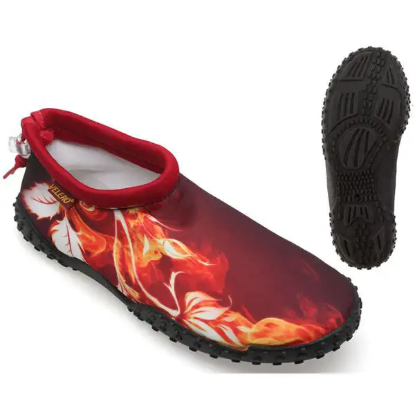 Chaussons fire rouge_3526. DIAYTAR SENEGAL - Où Choisir est un Plaisir Responsable. Parcourez notre catalogue et choisissez des produits qui incarnent notre engagement envers des pratiques durables et éthiques.