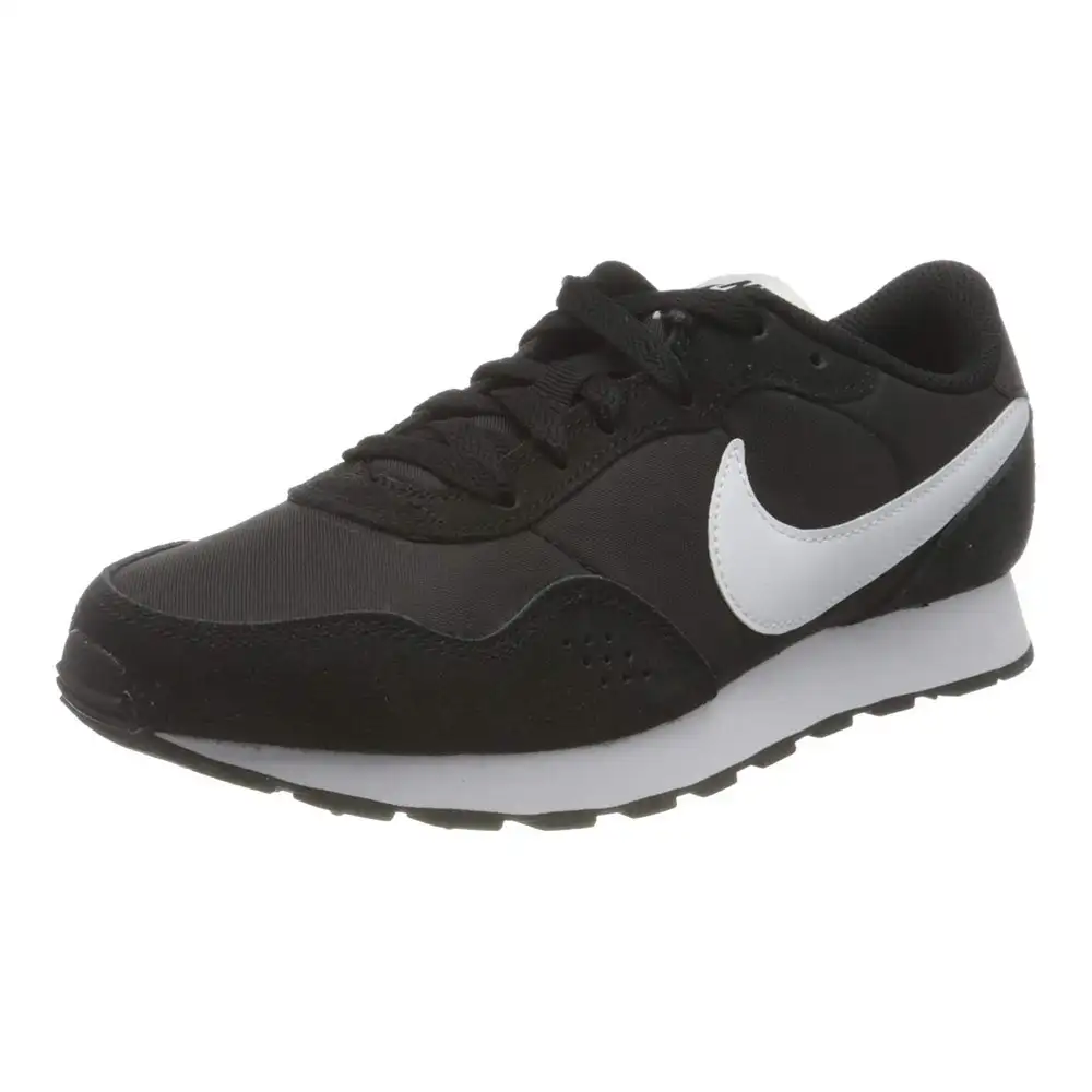 Chaussures de sport pour enfants nike md valiant bg cn8558 002_8391. DIAYTAR SENEGAL - Là où Chaque Produit a son Histoire. Découvrez notre gamme de produits, chacun portant en lui le récit de l'artisanat et de la passion, pour vous offrir une expérience de shopping authentique.