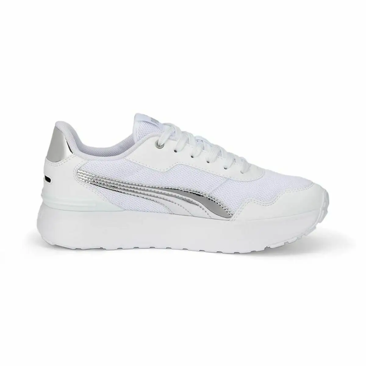 Chaussures de sport pour femme puma r78 voyage distressed blanc_1097. Bienvenue chez DIAYTAR SENEGAL - Où Choisir est une Invitation au Voyage. Explorez notre boutique en ligne et découvrez des produits qui vous transportent dans l'univers du Sénégal.