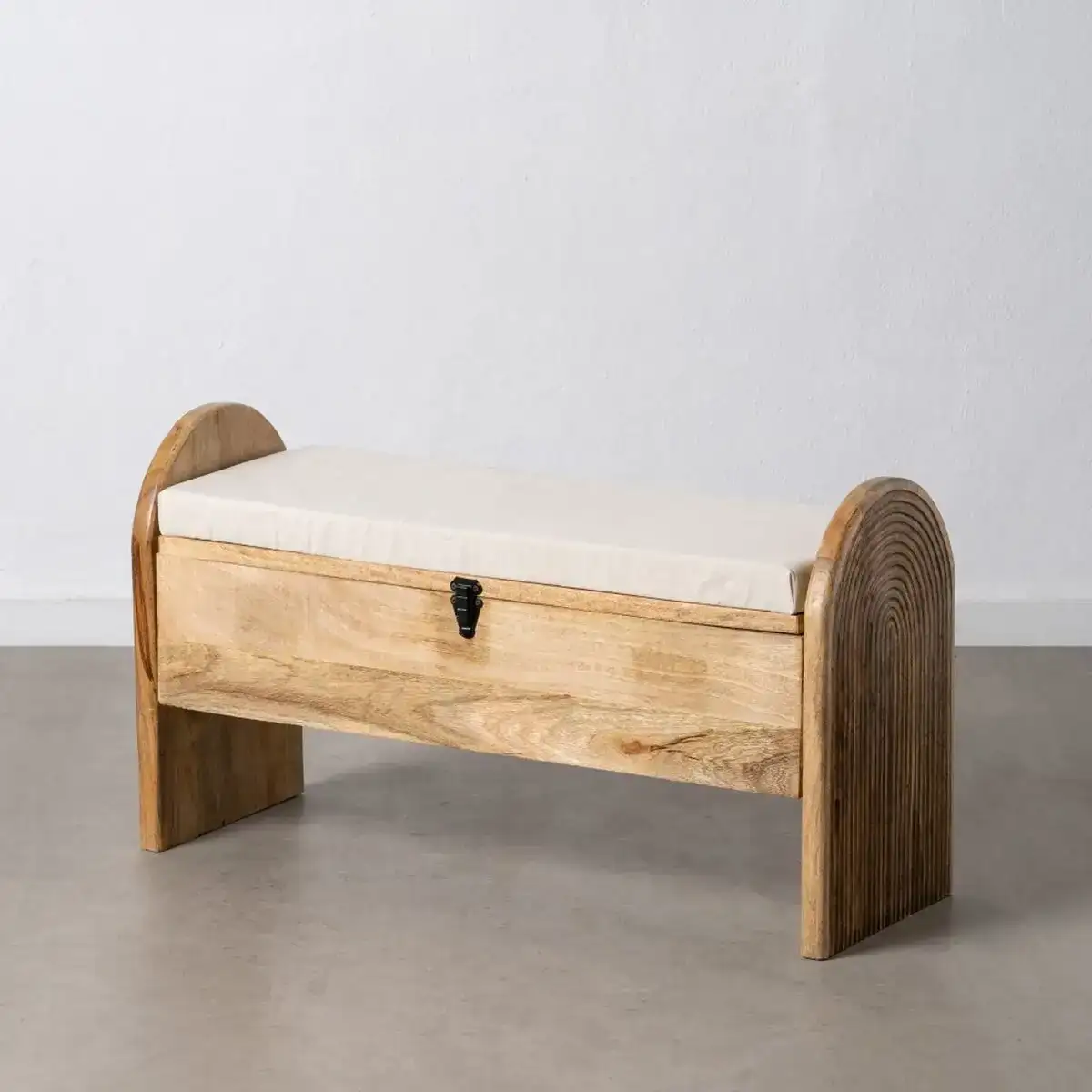 Coffre 100 x 35 x 56 cm tissu synthetique bois_1345. DIAYTAR SENEGAL - L'Art de Magasiner sans Frontières. Parcourez notre vaste sélection d'articles et trouvez tout ce dont vous avez besoin, du chic à l'authentique, du moderne au traditionnel.