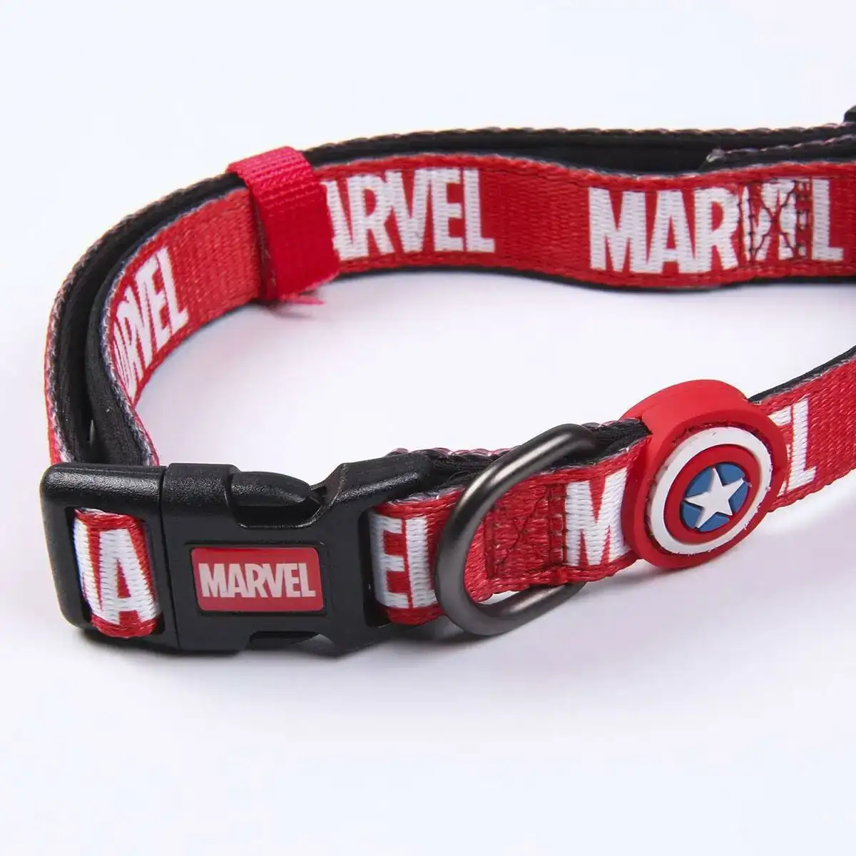 Collier pour chien marvel s m rouge_2273. DIAYTAR SENEGAL - Là où la Qualité se Marque d'une Touche Sénégalaise. Naviguez à travers notre boutique en ligne et choisissez des produits qui allient excellence et tradition.