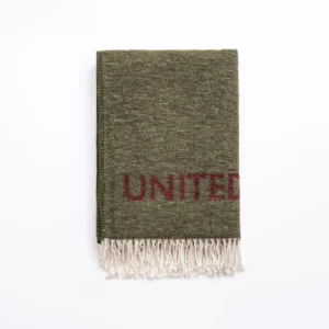 Couverture benetton logo rainbow be violet vert_6597. Entrez dans le Monde de DIAYTAR SENEGAL - Où Chaque Produit Raconte une Histoire Unique. Explorez notre sélection et laissez-vous transporter par des récits à travers les articles que vous choisissez.