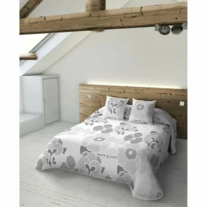 Couvre lit flowers devota lomba_8561. DIAYTAR SENEGAL - Votre Destination Shopping Inspirante. Explorez notre catalogue pour trouver des articles qui stimulent votre créativité et votre style de vie.