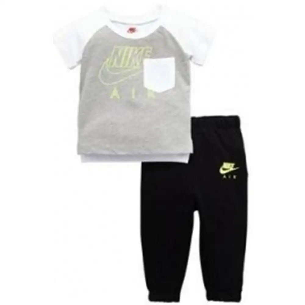 Ensemble de sport pour bebe 952 023 nike gris_6055. DIAYTAR SENEGAL - Là où Chaque Produit Est une Trouvaille. Parcourez notre catalogue diversifié et découvrez des articles qui enrichiront votre quotidien, du pratique à l'insolite.