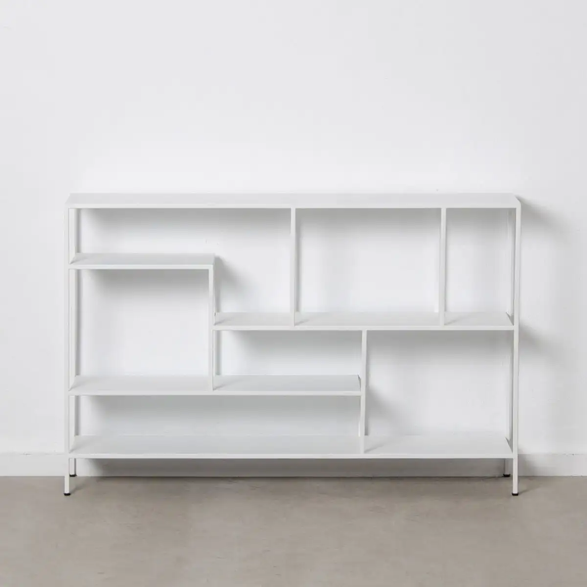 Etagere square 130 x 26 x 85 cm metal blanc_5905. Découvrez DIAYTAR SENEGAL - Là où le Choix Rencontre la Qualité. Parcourez notre gamme diversifiée et choisissez parmi des produits conçus pour exceller dans tous les aspects de votre vie.