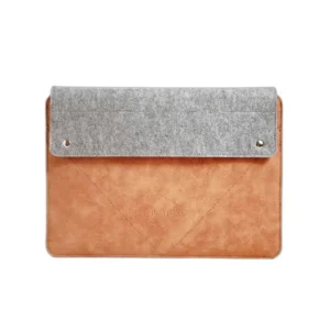 Housse d ordinateur portable classic marron_1924. DIAYTAR SENEGAL - Votre Destination Shopping de Confiance. Naviguez à travers notre boutique en ligne et profitez d'une sélection soigneusement choisie de produits qui répondent à toutes vos exigences.