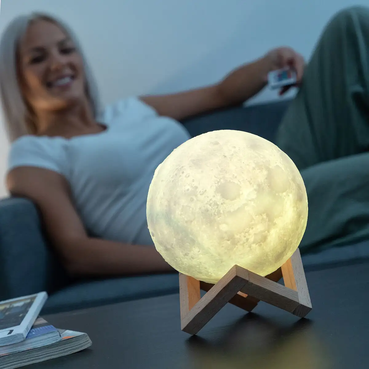 Lampe led rechargeable lune moondy innovagoods_6651. DIAYTAR SENEGAL - Là où Chaque Produit Évoque une Émotion. Parcourez notre catalogue et choisissez des articles qui vous touchent et qui enrichissent votre expérience.