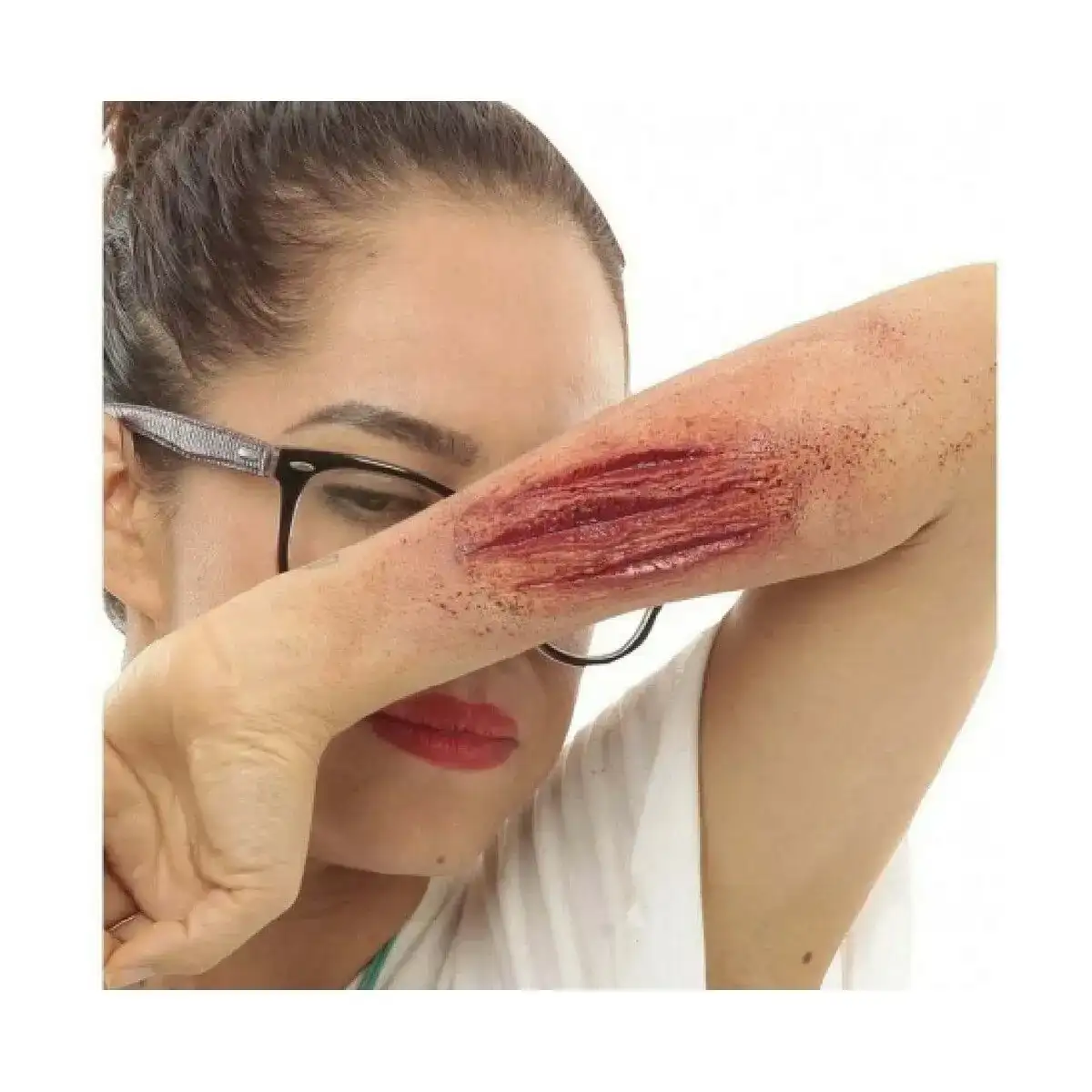 Maquillage corporel my other me sanglant latex_2982. Bienvenue sur DIAYTAR SENEGAL - Où Choisir est un Voyage Sensoriel. Plongez dans notre catalogue et trouvez des produits qui éveillent vos sens et embellissent votre quotidien.