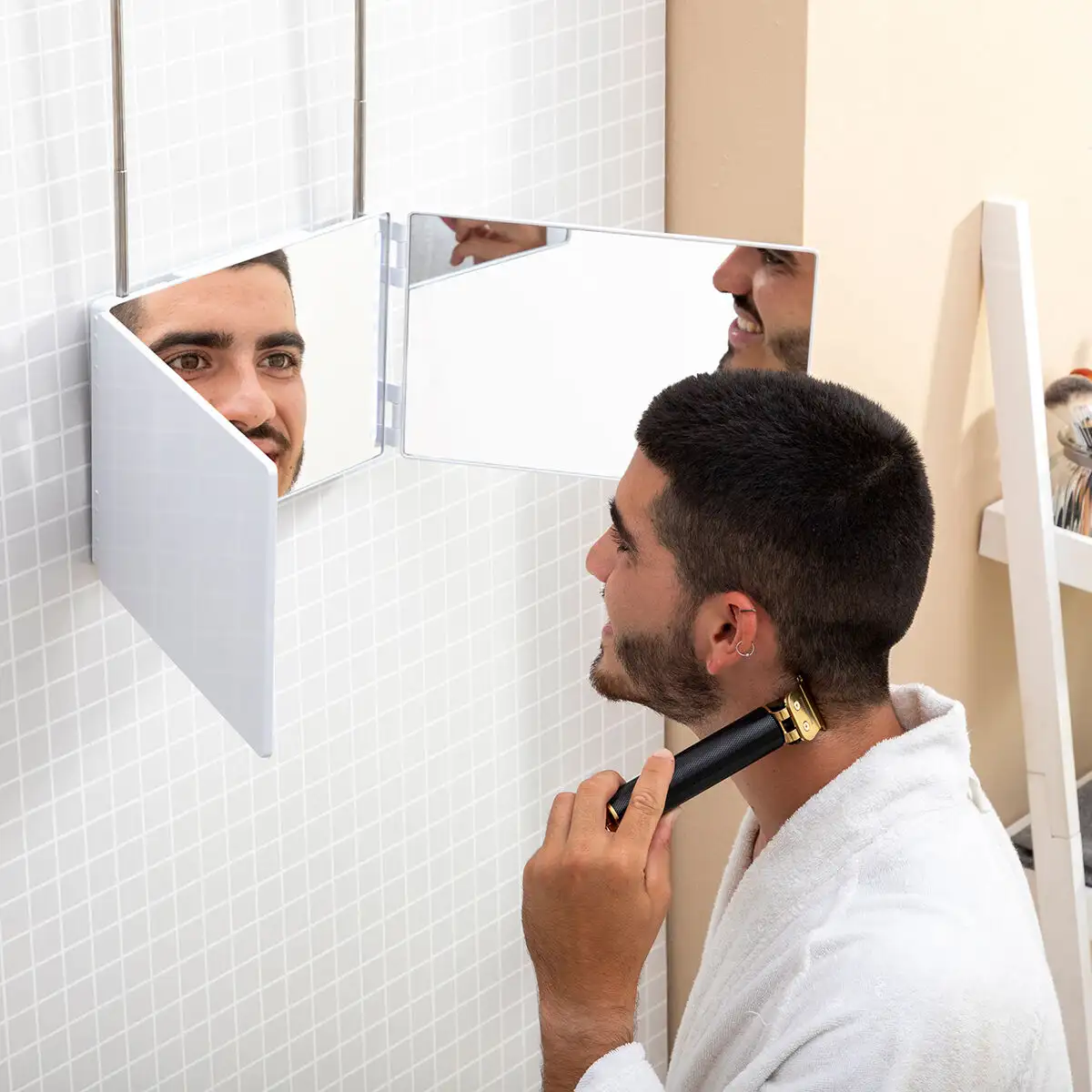 Miroir de salle de bain avec lumiere led et vision a 360deg selfkut innovagoods_5826. Entrez dans l'Univers de DIAYTAR SENEGAL - Où Choisir est un Voyage. Explorez notre gamme diversifiée et trouvez des articles qui répondent à tous vos besoins et envies.