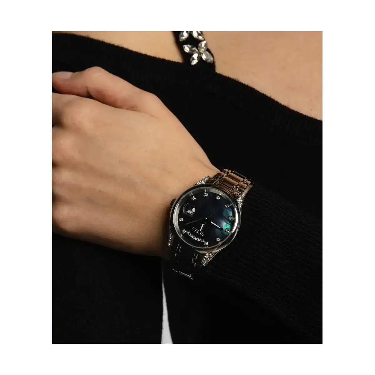 Montre femme guess gw0047l1 o 36 mm _6985. DIAYTAR SENEGAL - Là où Choisir est un Acte d'Amour pour le Sénégal. Explorez notre gamme et choisissez des produits qui célèbrent la culture et l'artisanat du pays.