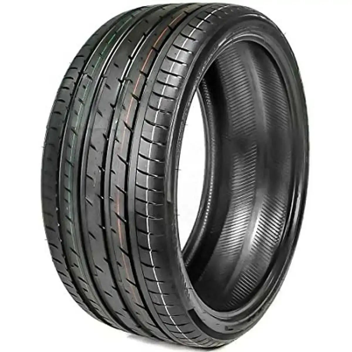 Pneus de voiture haida hd927 245 40zr18_6609. DIAYTAR SENEGAL - Là où l'Élégance Devient un Mode de Vie. Naviguez à travers notre gamme et choisissez des produits qui apportent une touche raffinée à votre quotidien.