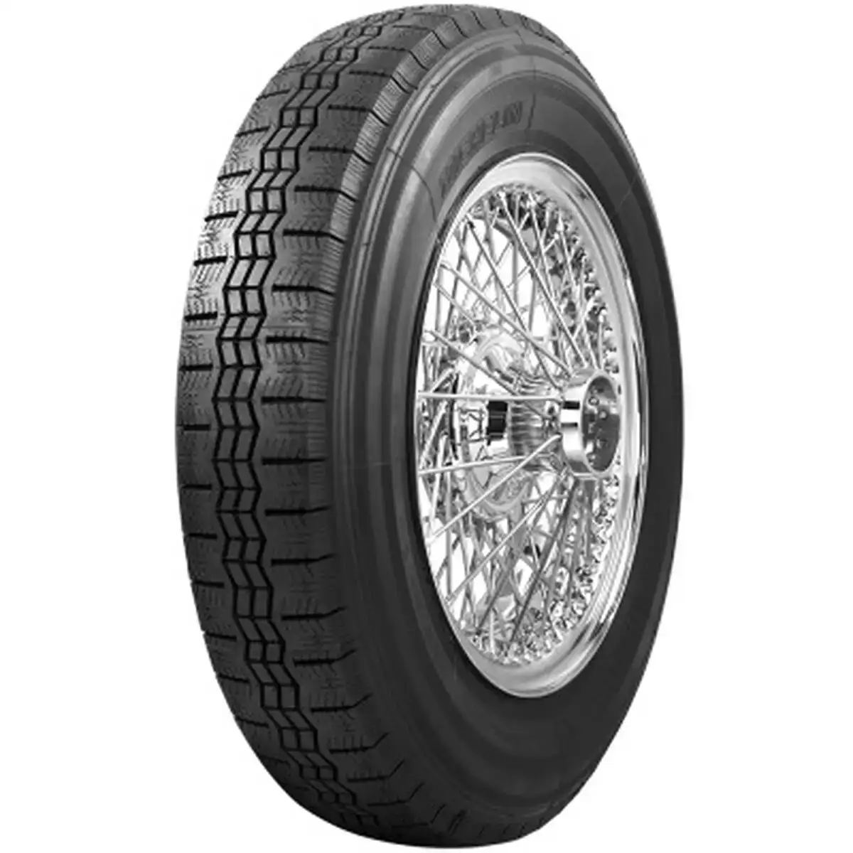 Pneus de voiture michelin x 165sr400_6248. DIAYTAR SENEGAL - Où Choisir est une Célébration de l'Artisanat Local. Découvrez notre boutique en ligne et choisissez des produits qui incarnent la passion des artisans sénégalais.