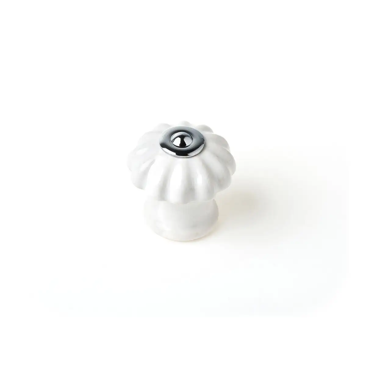 Pommeau rei e524 rond porcelaine metal blanc 4 unites o 28 x 27 mm _2354. Découvrez DIAYTAR SENEGAL - Là où le Choix Rencontre la Qualité. Parcourez notre gamme diversifiée et choisissez parmi des produits conçus pour exceller dans tous les aspects de votre vie.