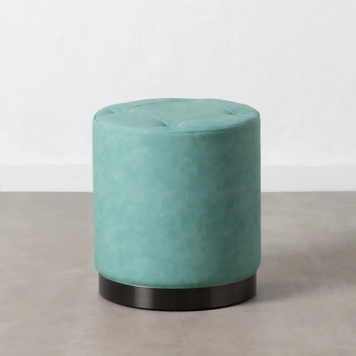 Pouf bleu cuir synthetoqie 38 x 38 x 42 cm dmf_7799. DIAYTAR SENEGAL - Votre Destination pour un Shopping Unique. Parcourez notre catalogue et trouvez des articles qui expriment votre singularité et votre style.