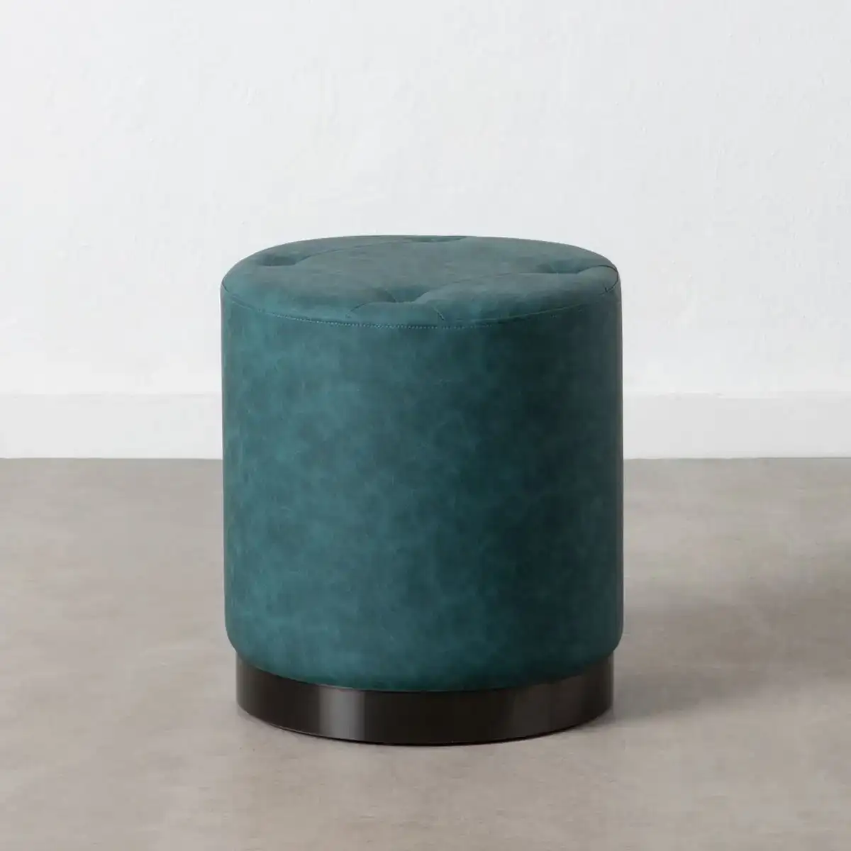 Pouf bleu fonce cuir synthetoqie 38 x 38 x 42 cm dmf_1712. DIAYTAR SENEGAL - Là où les Possibilités sont Infinies. Parcourez nos catégories et laissez-vous séduire par des produits qui enrichiront votre quotidien, du pratique à l'esthétique.