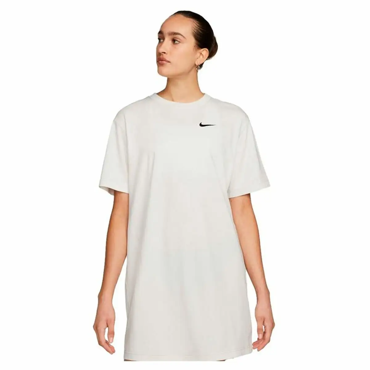 Robe nike swoosh blanc_8632. DIAYTAR SENEGAL - Votre Destination Shopping Exquise. Explorez notre boutique en ligne et découvrez des trésors qui ajoutent une touche de sophistication à votre style et à votre espace.