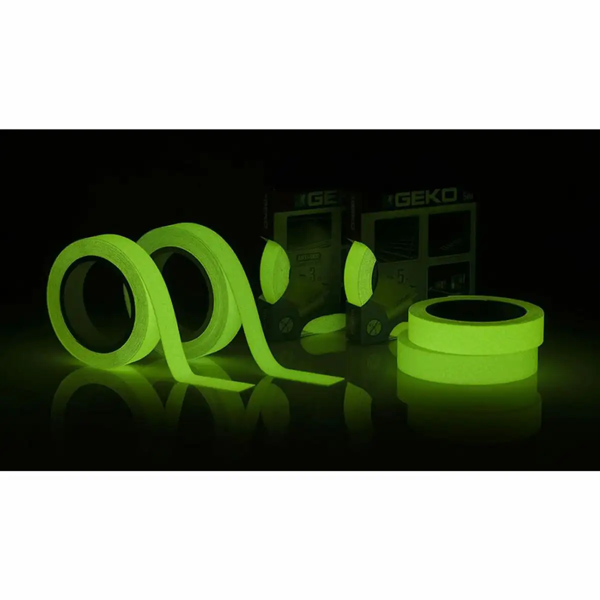 Ruban adhesif geko vert 25 mm x 5 m _7892. DIAYTAR SENEGAL - L'Art de Vivre en Couleurs. Découvrez notre boutique en ligne et trouvez des produits qui ajoutent une palette vibrante à votre quotidien.