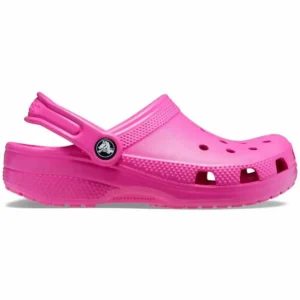 Sabots crocs classic fuchsia enfants_2216. DIAYTAR SENEGAL - Votre Escale Shopping incontournable. Explorez notre boutique en ligne et dénichez des trésors qui reflètent la richesse culturelle et la modernité du Sénégal.