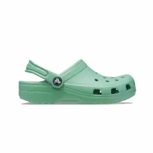 Sabots crocs classic vert clair enfants_4559. DIAYTAR SENEGAL - Votre Destination Shopping de Confiance. Naviguez à travers notre boutique en ligne et profitez d'une sélection soigneusement choisie de produits qui répondent à toutes vos exigences.