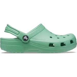 Sabots crocs classic vert enfants_2849. DIAYTAR SENEGAL - Votre Destination pour un Shopping Inoubliable. Naviguez à travers notre catalogue et choisissez des produits qui vous marquent par leur originalité.