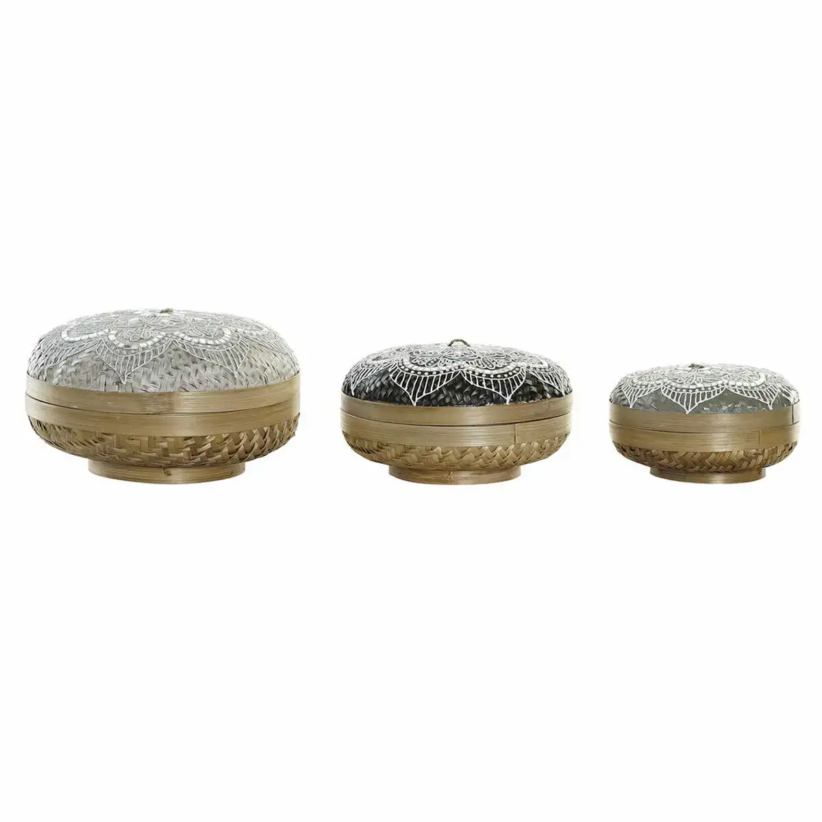 Set de basket dkd home decor naturel noir gris blanc bambou 24 x 24 x 13 cm 34 x 34 x 20 cm 3 pcs 30 x 30 x 18 cm _4167. DIAYTAR SENEGAL - Votre Passage vers la Découverte. Explorez notre boutique en ligne pour trouver des trésors qui vous attendent, du traditionnel à l'avant-garde.