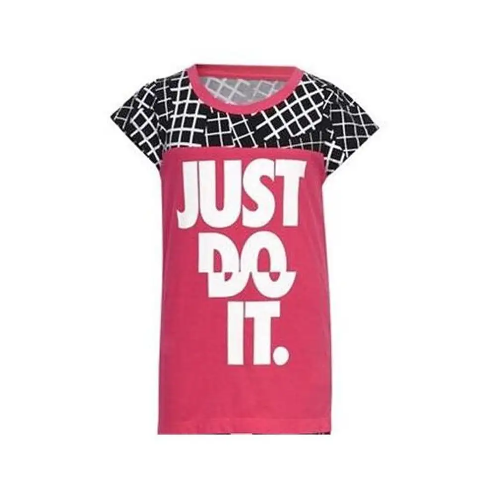 Shirt a manches courtes enfant nike 848 a72 rose_6682. DIAYTAR SENEGAL - Votre Plateforme Shopping Engagée. Explorez notre catalogue et choisissez des produits qui reflètent notre dévouement envers la qualité et la satisfaction du client.