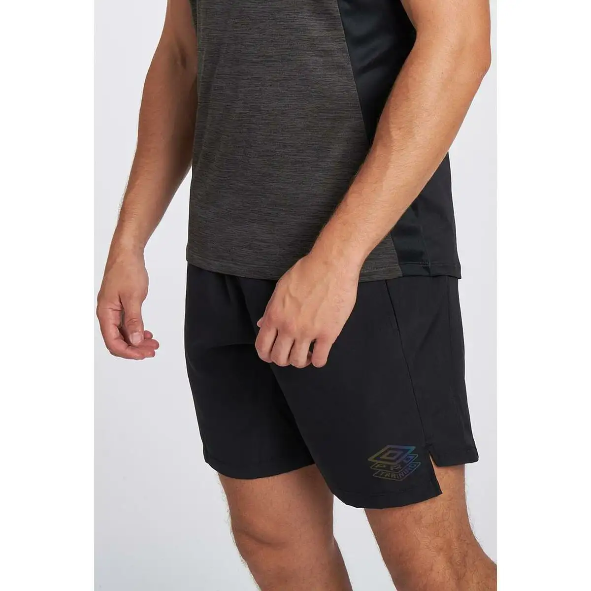 Short de sport pour homme umbro fw 66108u 060 noir_9503. DIAYTAR SENEGAL - Où Choisir est un Plaisir. Explorez notre boutique en ligne et choisissez parmi des produits de qualité qui satisferont vos besoins et vos goûts.