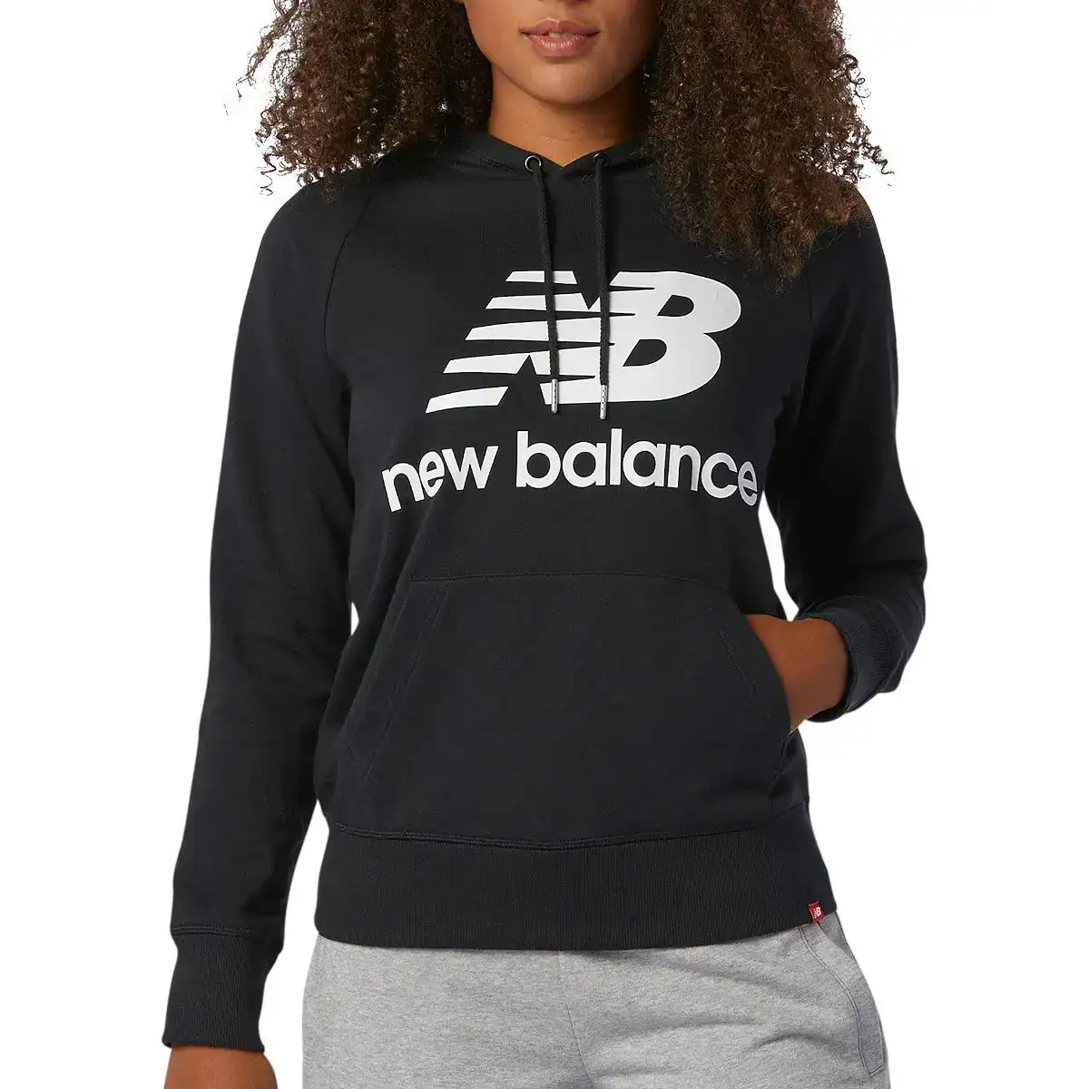 Sweat a capuche femme new balance lifestyle wt03550_5079. DIAYTAR SENEGAL - Où Choisir est un Acte d'Amour pour le Sénégal. Explorez notre boutique en ligne et choisissez des articles qui célèbrent la culture et l'artisanat du pays.