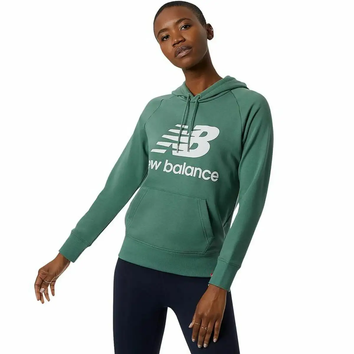 Sweat a capuche femme new balance vert_2430. Bienvenue sur DIAYTAR SENEGAL - Où Chaque Détail compte. Plongez dans notre univers et choisissez des produits qui ajoutent de l'éclat et de la joie à votre quotidien.