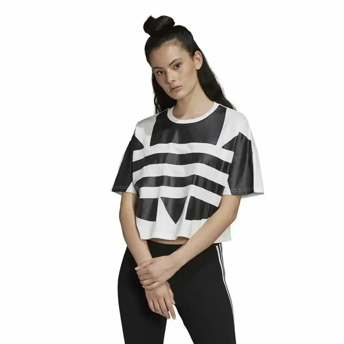 T shirt a manches courtes femme adidas big logo _8090. DIAYTAR SENEGAL - Là où Chaque Produit Évoque une Émotion. Parcourez notre catalogue et choisissez des articles qui vous touchent et qui enrichissent votre expérience.