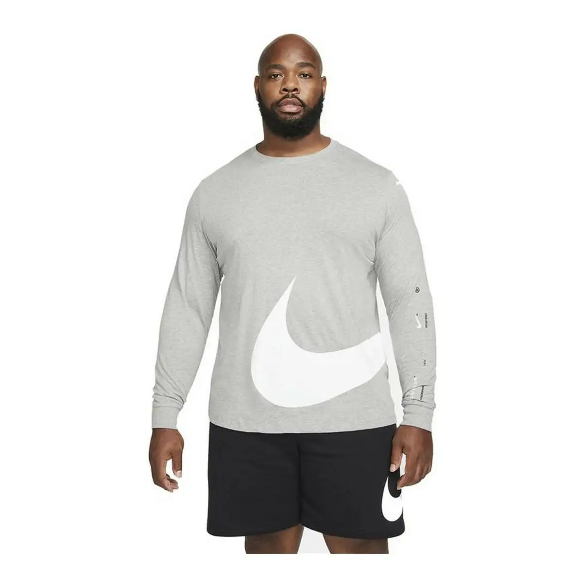 T shirt a manches longues homme nike sportswear gris clair_1696. DIAYTAR SENEGAL - Où Choisir Rime avec Qualité. Découvrez notre sélection soigneusement conçue et choisissez des articles qui incarnent l'excellence et l'innovation.