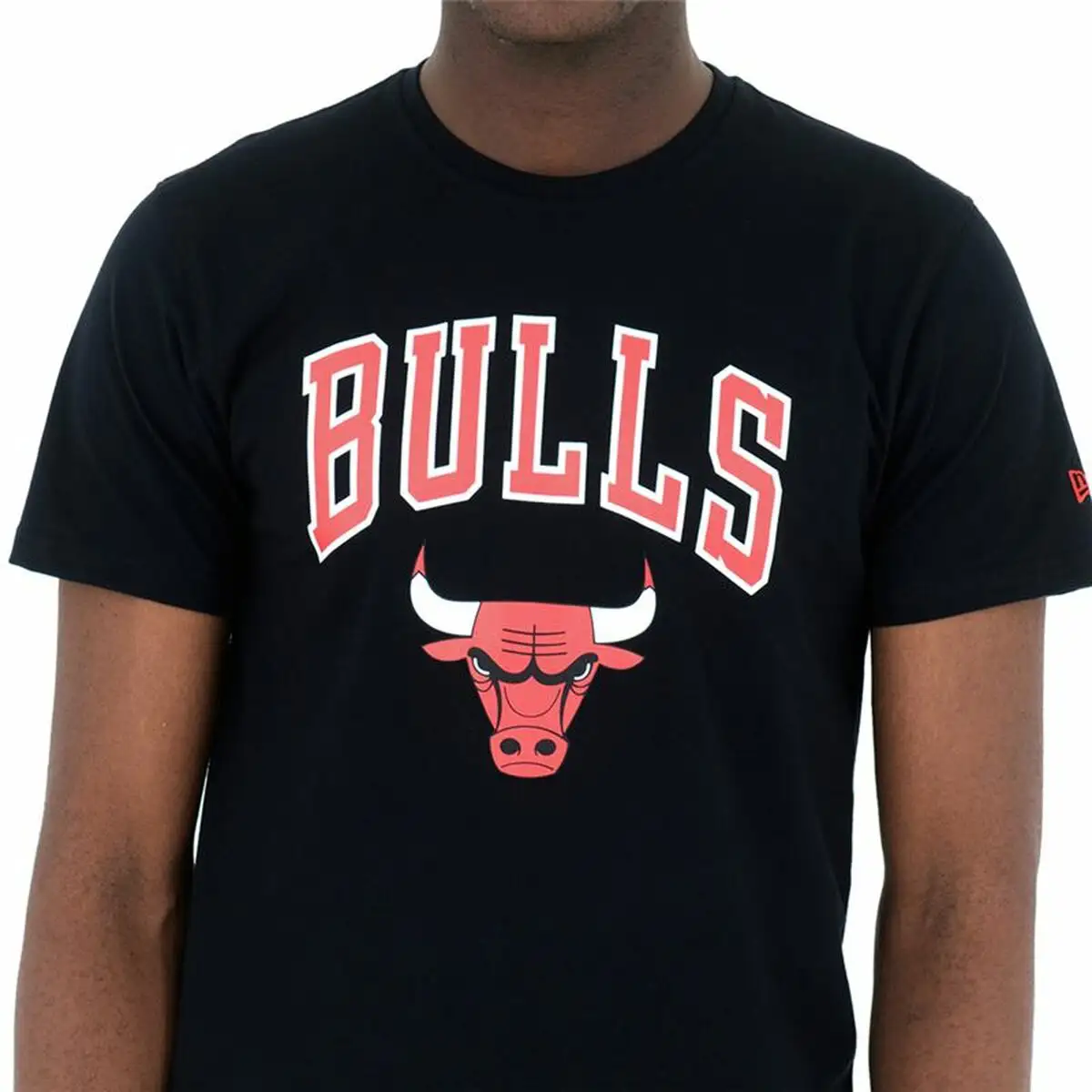 T shirt de basket new era team logo chicago bulls noir_2639. DIAYTAR SENEGAL - Votre Boutique en Ligne, Votre Histoire. Explorez notre sélection et découvrez des produits qui reflètent votre parcours et vos aspirations, un achat à la fois.