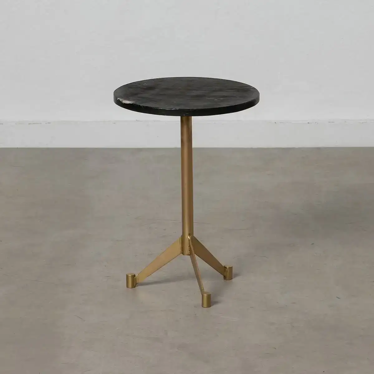 Table d appoint 32 x 32 x 45 cm noir dore marbre fer_1030. DIAYTAR SENEGAL - L'Art de Magasiner sans Limites. Naviguez à travers notre collection diversifiée pour trouver des produits qui élargiront vos horizons shopping.