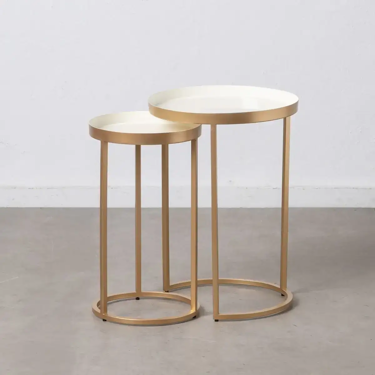 Table d appoint dore creme 41 x 41 x 59 cm_5263. DIAYTAR SENEGAL - Là où Chaque Achat a du Sens. Explorez notre gamme et choisissez des produits qui racontent une histoire, votre histoire.