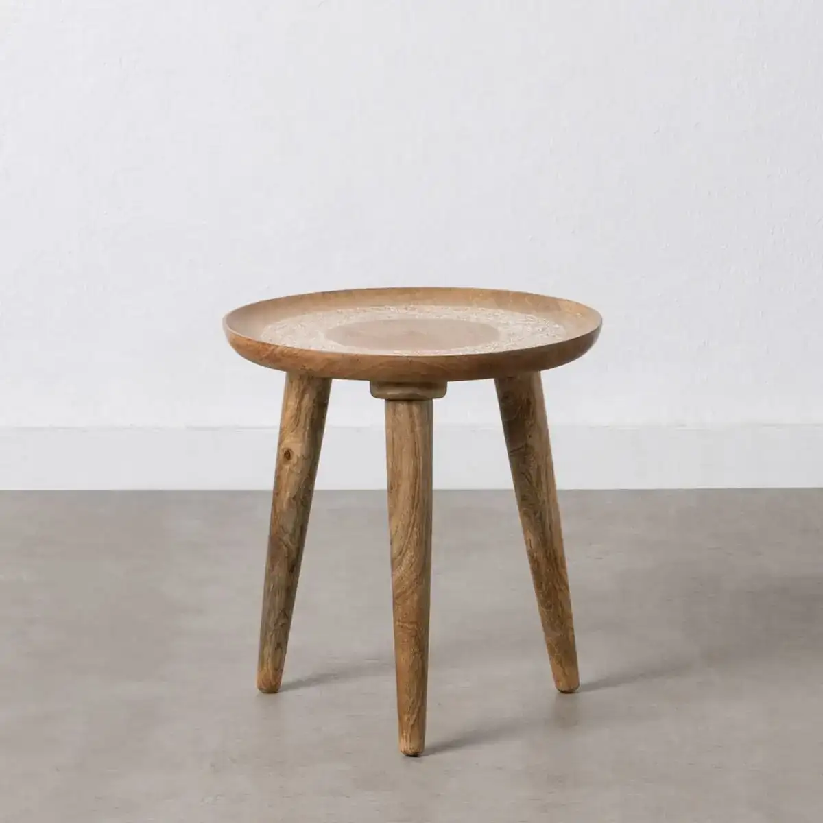 Table d appoint naturel blanc bois de manguier 38 x 38 x 40 cm_9002. DIAYTAR SENEGAL - Là où Vos Rêves Prendent Forme. Plongez dans notre catalogue diversifié et trouvez des produits qui enrichiront votre quotidien, du pratique à l'exceptionnel.