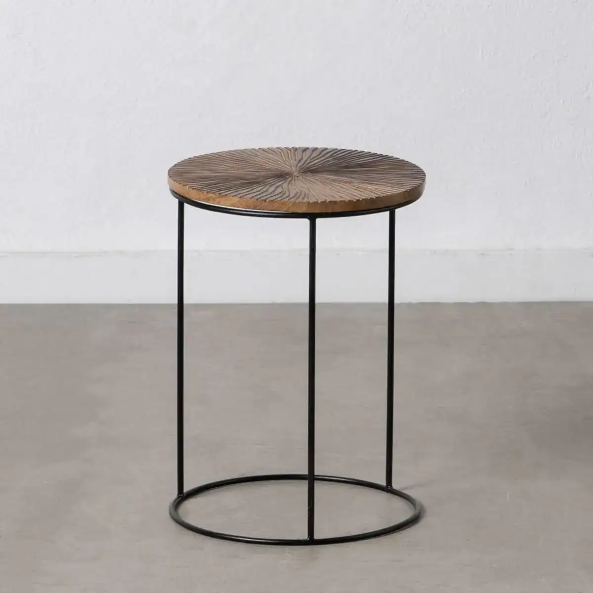 Table d appoint naturel noir metal bois 30 x 30 x 42 cm_1374. DIAYTAR SENEGAL - L'Art de Vivre l'Excellence au Quotidien. Explorez notre gamme et choisissez des produits qui ajoutent une note de prestige à votre vie.