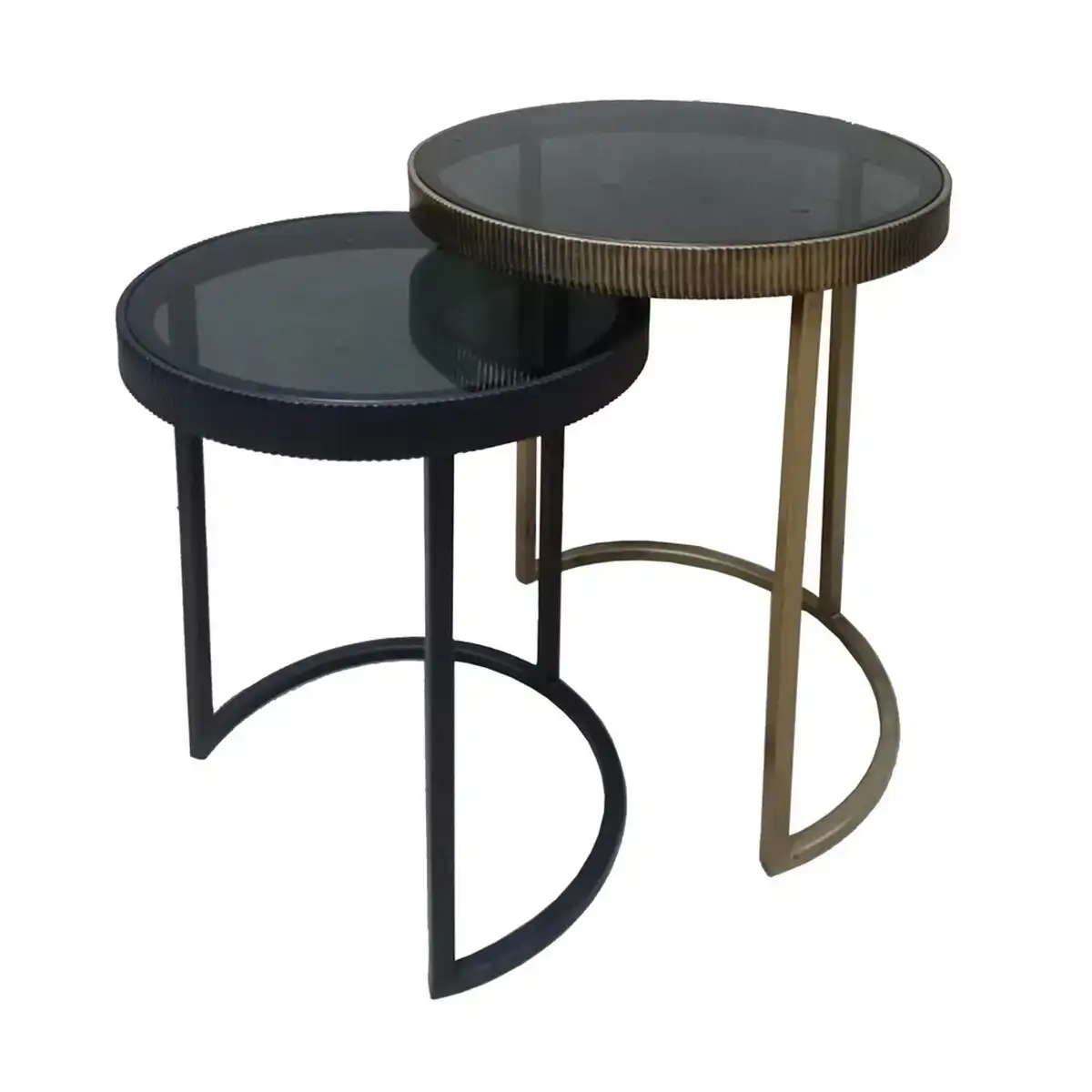 Table d appoint verre noir dore fer 40 x 40 x 56 cm 2 unites _2663. Entrez dans le Monde de DIAYTAR SENEGAL - Où Chaque Produit Raconte une Histoire Unique. Explorez notre sélection et laissez-vous transporter par des récits à travers les articles que vous choisissez.
