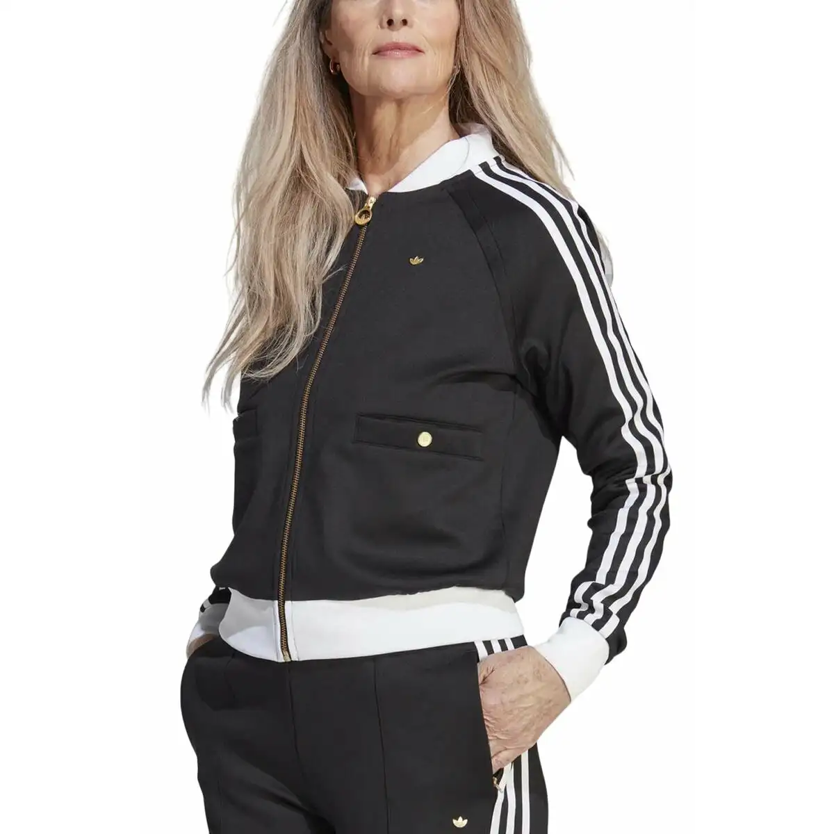 Veste de sport pour femme adidas tracktop ic2138 noir_2825. DIAYTAR SENEGAL - Où Choisir Rime avec Qualité. Découvrez notre sélection soigneusement conçue et choisissez des articles qui incarnent l'excellence et l'innovation.