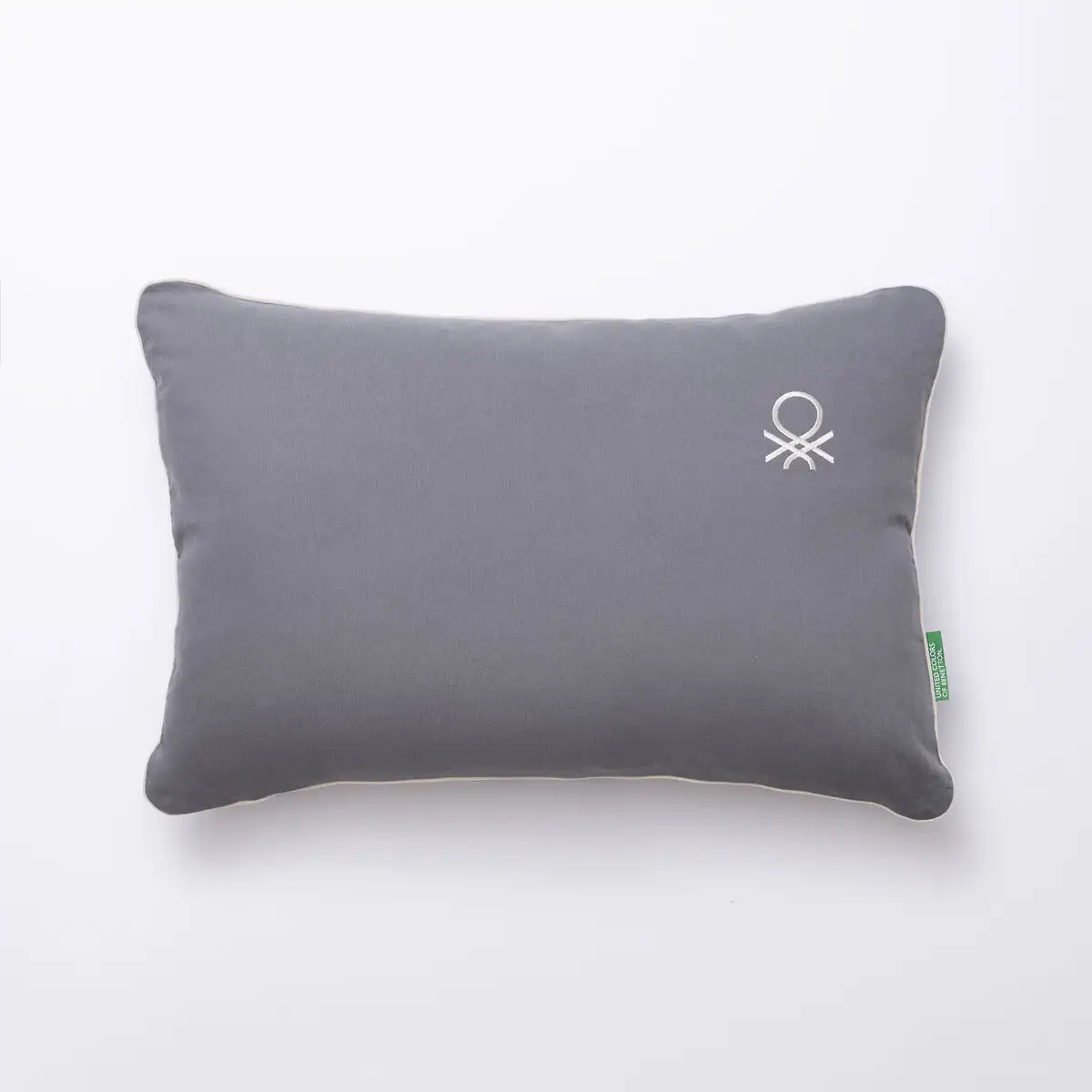 Coussin benetton tevere be gris fonce_2065. DIAYTAR SENEGAL - Là où Chaque Produit est une Trouvaille Unique. Découvrez notre boutique en ligne et trouvez des articles qui vous distinguent par leur originalité.