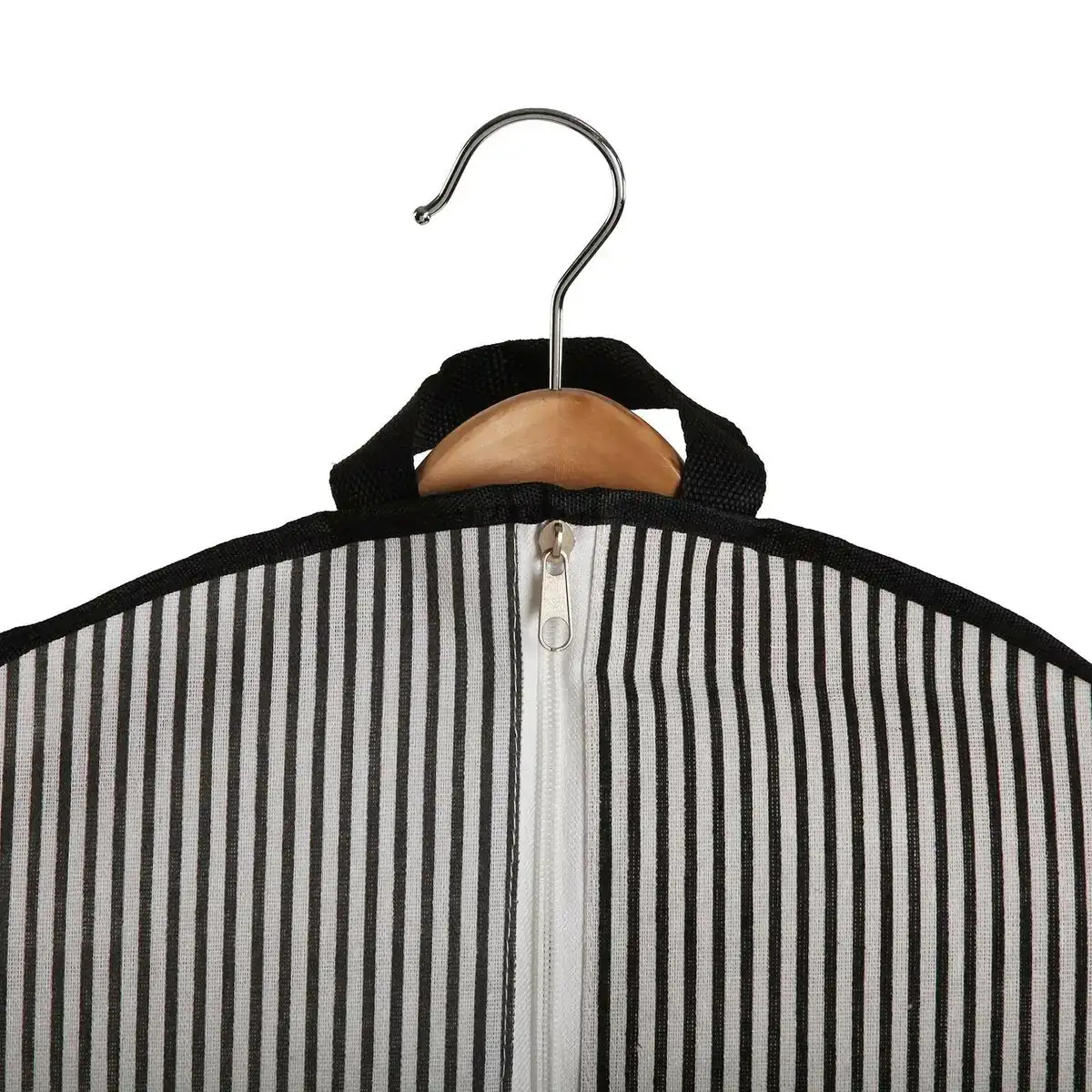 Housse de costume versa stripes noir 135 x 60 cm_9367. DIAYTAR SENEGAL - Votre Destination pour un Shopping Réfléchi. Découvrez notre gamme variée et choisissez des produits qui correspondent à vos valeurs et à votre style de vie.