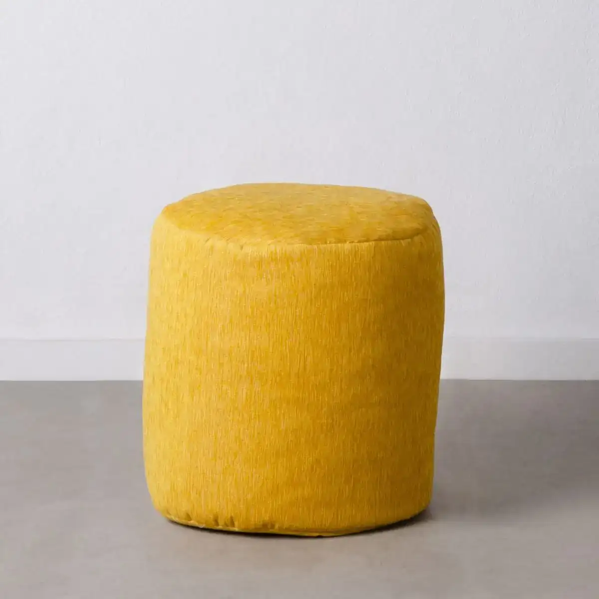 Pouf polyester 45 x 45 x 45 cm acrylique moutarde_7575. Découvrez DIAYTAR SENEGAL - Votre Destination de Shopping Inspirée. Naviguez à travers nos offres variées et trouvez des articles qui reflètent votre personnalité et vos goûts.